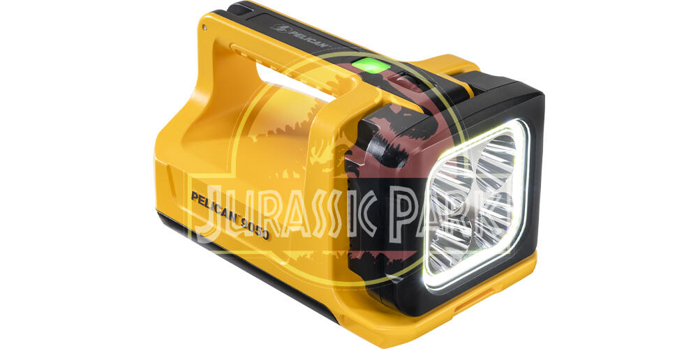 主視覺展示 Pelican 9050 手電筒，搭配經典侏羅紀公園文字標誌，強調電影場景中的照明應用與專業性能